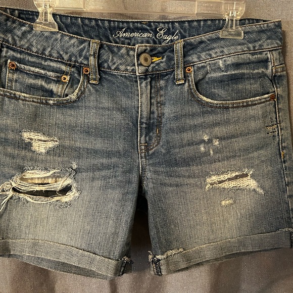 American Eagle Outfitters Pants - American Eagle super cute distressed jean shorts. Size 6
